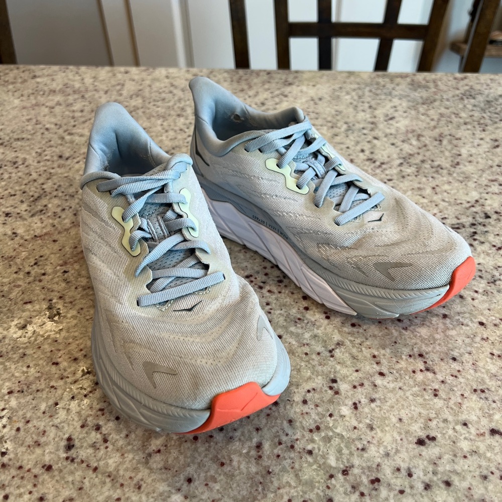 HOKA ONE ONE Women’s Arahi 6 'Plein Air Blue Fog'
